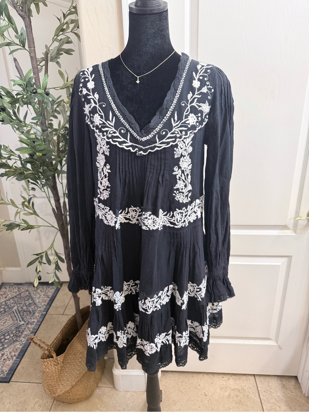 Anthropologie Black Long-Sleeve Embroidered Boho Tiered Dress Size XS